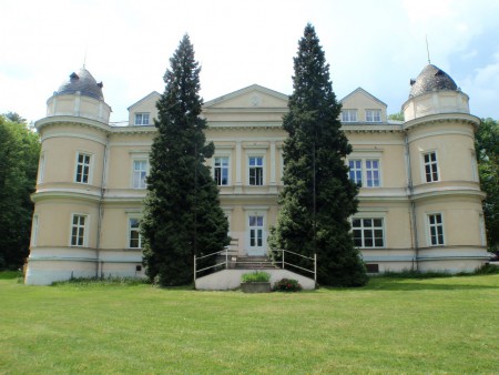 Neues Schloss - SOŠ logistická a SOU