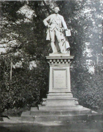 Statue Josef II -im Schlosspark